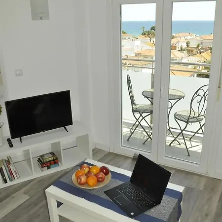 Апартаменты Comfortable Beach With Charming Sea View *