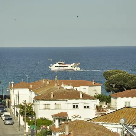 Comfortable Beach With Charming Sea View Apartment